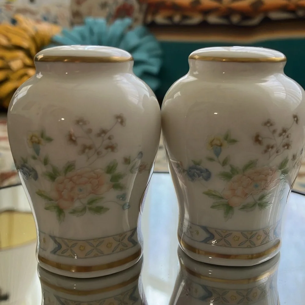 GORHAM SALT & PEPPER 24KT GOLD HAND BANDED & PAINTED JAPAN PORCELAIN TINY HOLES